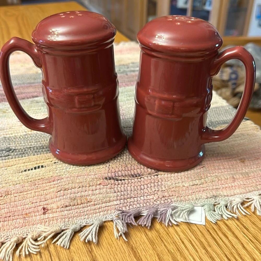 Longaberger Pottery Woven Traditions Stovetop Salt & Pepper Shakers in Paprika - Picture 1 of 5